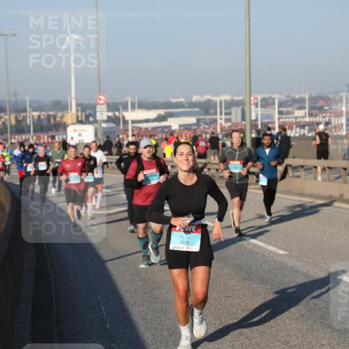 03.10.2025 - Köhlbrandbrückenlauf Yannick Fuchs http://msf.ph/oto/9149338 03.10.2025 08:40:59 Position 2 3825 meine-sportfotos.de