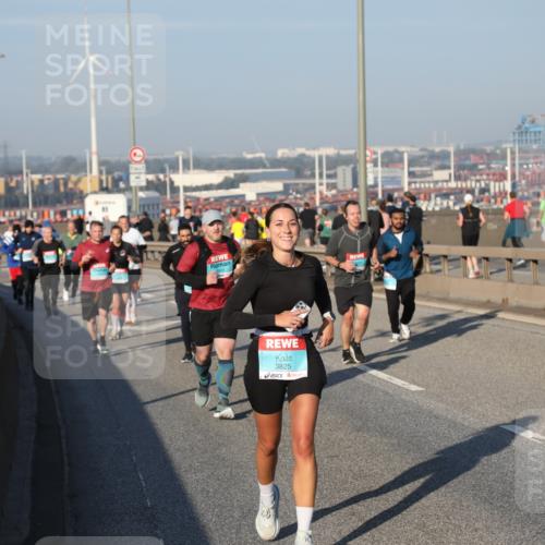 03.10.2025 - Köhlbrandbrückenlauf Yannick Fuchs http://msf.ph/oto/9149342 03.10.2025 08:40:59 Position 2 3825 meine-sportfotos.de
