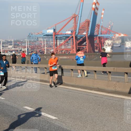03.10.2025 - Köhlbrandbrückenlauf Yannick Fuchs http://msf.ph/oto/9149345 03.10.2025 08:41:00 Position 2 3825, 1152 meine-sportfotos.de
