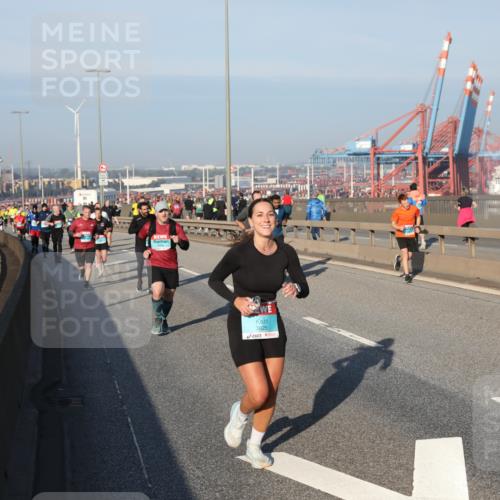 03.10.2025 - Köhlbrandbrückenlauf Yannick Fuchs http://msf.ph/oto/9149355 03.10.2025 08:41:00 Position 2 3825 meine-sportfotos.de