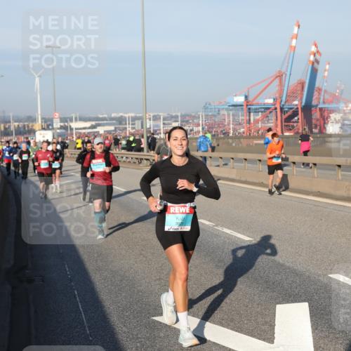 03.10.2025 - Köhlbrandbrückenlauf Yannick Fuchs http://msf.ph/oto/9149358 03.10.2025 08:41:00 Position 2 3825 meine-sportfotos.de