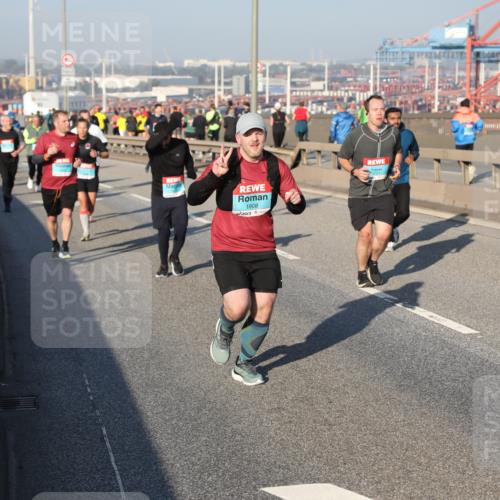 03.10.2025 - Köhlbrandbrückenlauf Yannick Fuchs http://msf.ph/oto/9149368 03.10.2025 08:41:01 Position 2 1808 meine-sportfotos.de