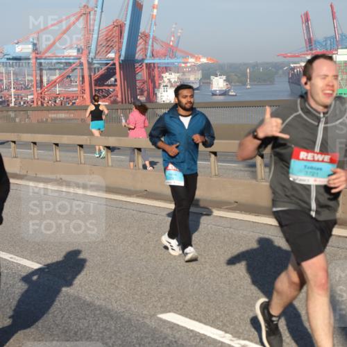 03.10.2025 - Köhlbrandbrückenlauf Yannick Fuchs http://msf.ph/oto/9149413 03.10.2025 08:41:04 Position 2 193, 3721 meine-sportfotos.de