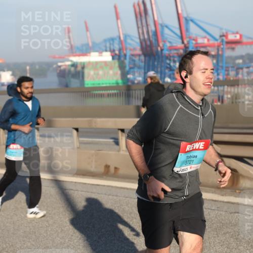 03.10.2025 - Köhlbrandbrückenlauf Yannick Fuchs http://msf.ph/oto/9149421 03.10.2025 08:41:05 Position 2 3721 meine-sportfotos.de
