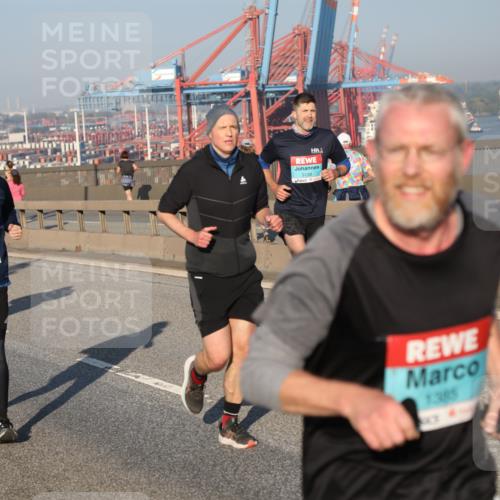 03.10.2025 - Köhlbrandbrückenlauf Yannick Fuchs http://msf.ph/oto/9149484 03.10.2025 08:41:10 Position 2 3119, 3138, 1385, 12, 812 meine-sportfotos.de