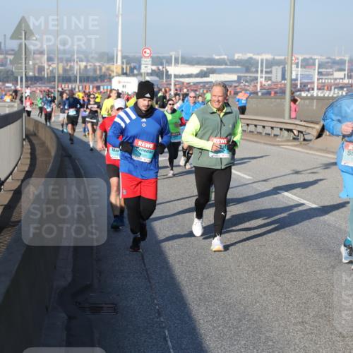 03.10.2025 - Köhlbrandbrückenlauf Yannick Fuchs http://msf.ph/oto/9149515 03.10.2025 08:41:12 Position 2 147, 121, 1328 meine-sportfotos.de