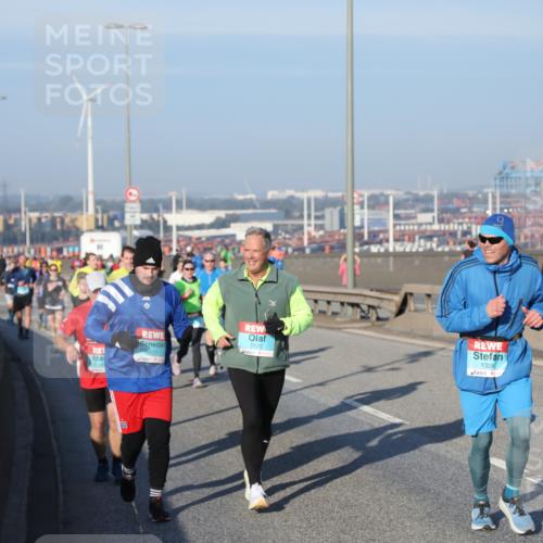 03.10.2025 - Köhlbrandbrückenlauf Yannick Fuchs http://msf.ph/oto/9149522 03.10.2025 08:41:13 Position 2 3120, 3121, 14, 2, 1328 meine-sportfotos.de
