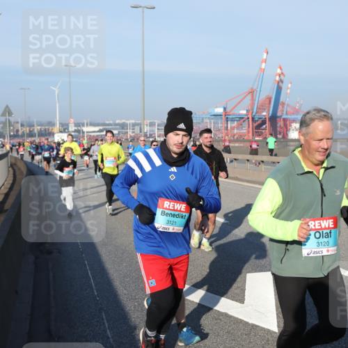 03.10.2025 - Köhlbrandbrückenlauf Yannick Fuchs http://msf.ph/oto/9149578 03.10.2025 08:41:16 Position 2 3121, 3120 meine-sportfotos.de