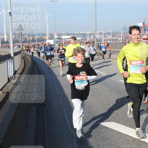 03.10.2025 - Köhlbrandbrückenlauf Yannick Fuchs http://msf.ph/oto/9149617 03.10.2025 08:41:18 Position 2 1173, 3233 meine-sportfotos.de
