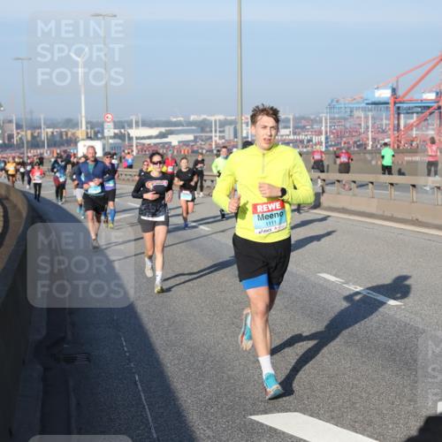 03.10.2025 - Köhlbrandbrückenlauf Yannick Fuchs http://msf.ph/oto/9149637 03.10.2025 08:41:20 Position 2 1111 meine-sportfotos.de