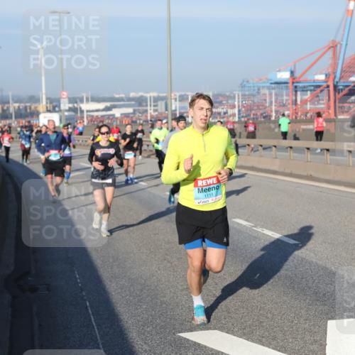 03.10.2025 - Köhlbrandbrückenlauf Yannick Fuchs http://msf.ph/oto/9149640 03.10.2025 08:41:20 Position 2 1111 meine-sportfotos.de
