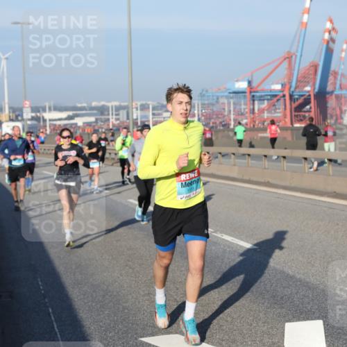 03.10.2025 - Köhlbrandbrückenlauf Yannick Fuchs http://msf.ph/oto/9149643 03.10.2025 08:41:20 Position 2 1111 meine-sportfotos.de