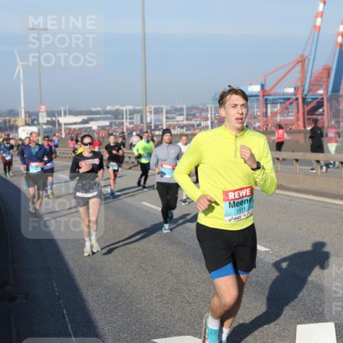 03.10.2025 - Köhlbrandbrückenlauf Yannick Fuchs http://msf.ph/oto/9149649 03.10.2025 08:41:20 Position 2 1111 meine-sportfotos.de