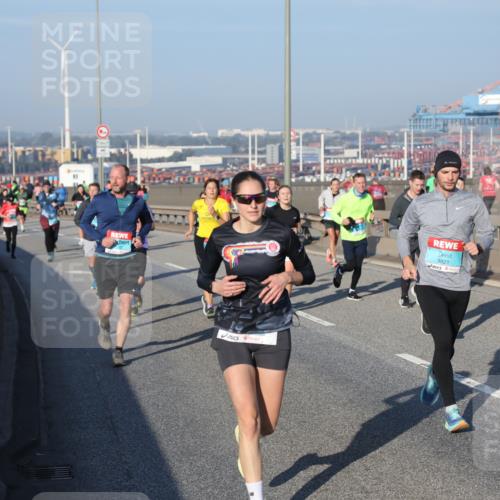 03.10.2025 - Köhlbrandbrückenlauf Yannick Fuchs http://msf.ph/oto/9149666 03.10.2025 08:41:21 Position 2 3821 meine-sportfotos.de