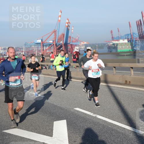 03.10.2025 - Köhlbrandbrückenlauf Yannick Fuchs http://msf.ph/oto/9149704 03.10.2025 08:41:24 Position 2 1944 meine-sportfotos.de