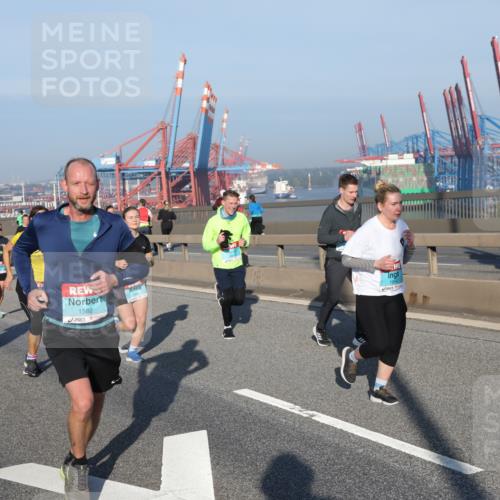 03.10.2025 - Köhlbrandbrückenlauf Yannick Fuchs http://msf.ph/oto/9149713 03.10.2025 08:41:25 Position 2 1582, 1242, 1944 meine-sportfotos.de