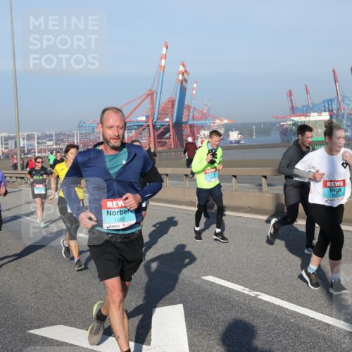 03.10.2025 - Köhlbrandbrückenlauf Yannick Fuchs http://msf.ph/oto/9149717 03.10.2025 08:41:25 Position 2 1582, 1944 meine-sportfotos.de