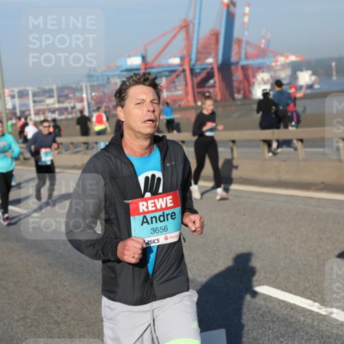 03.10.2025 - Köhlbrandbrückenlauf Yannick Fuchs http://msf.ph/oto/9149749 03.10.2025 08:41:28 Position 2 3656, 1092 meine-sportfotos.de