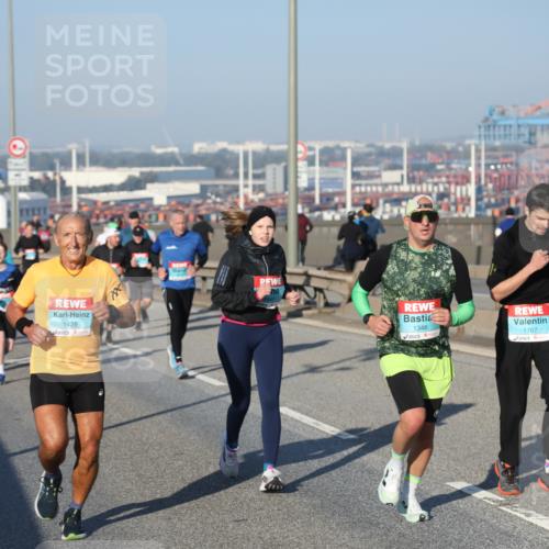 03.10.2025 - Köhlbrandbrückenlauf Yannick Fuchs http://msf.ph/oto/9149848 03.10.2025 08:41:37 Position 2 1428, 7133, 1346, 1767 meine-sportfotos.de