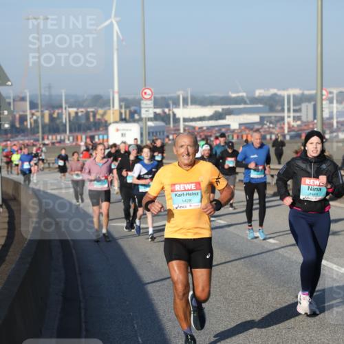 03.10.2025 - Köhlbrandbrückenlauf Yannick Fuchs http://msf.ph/oto/9149850 03.10.2025 08:41:37 Position 2 1428, 1449, 1346 meine-sportfotos.de