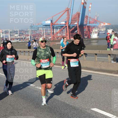 03.10.2025 - Köhlbrandbrückenlauf Yannick Fuchs http://msf.ph/oto/9149864 03.10.2025 08:41:38 Position 2 1428, 1449, 1346, 1767 meine-sportfotos.de
