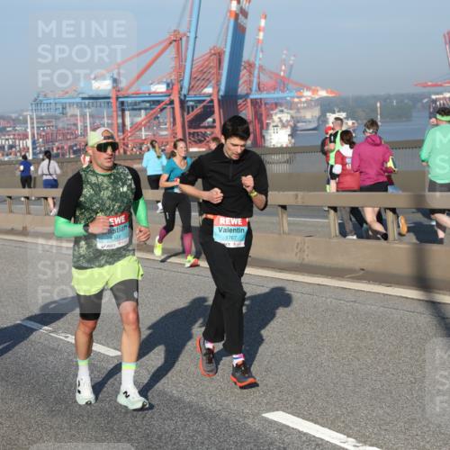 03.10.2025 - Köhlbrandbrückenlauf Yannick Fuchs http://msf.ph/oto/9149868 03.10.2025 08:41:38 Position 2 1449, 1346, 1767 meine-sportfotos.de
