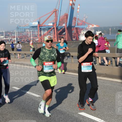 03.10.2025 - Köhlbrandbrückenlauf Yannick Fuchs http://msf.ph/oto/9149875 03.10.2025 08:41:38 Position 2 1346, 1767 meine-sportfotos.de