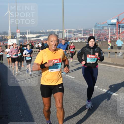 03.10.2025 - Köhlbrandbrückenlauf Yannick Fuchs http://msf.ph/oto/9149882 03.10.2025 08:41:39 Position 2 1428, 1449, 1346 meine-sportfotos.de