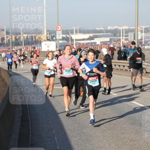 03.10.2025 - Köhlbrandbrückenlauf Yannick Fuchs http://msf.ph/oto/9149907 03.10.2025 08:41:40 Position 2 3196, 36 meine-sportfotos.de