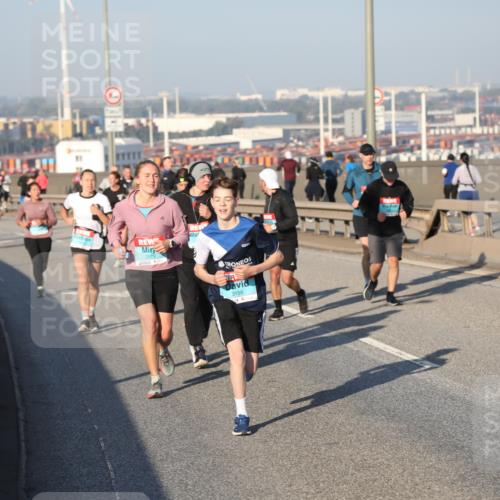 03.10.2025 - Köhlbrandbrückenlauf Yannick Fuchs http://msf.ph/oto/9149911 03.10.2025 08:41:41 Position 2 3579, 3196, 3679 meine-sportfotos.de