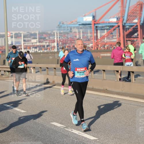 03.10.2025 - Köhlbrandbrückenlauf Yannick Fuchs http://msf.ph/oto/9149919 03.10.2025 08:41:41 Position 2 3196, 3679 meine-sportfotos.de