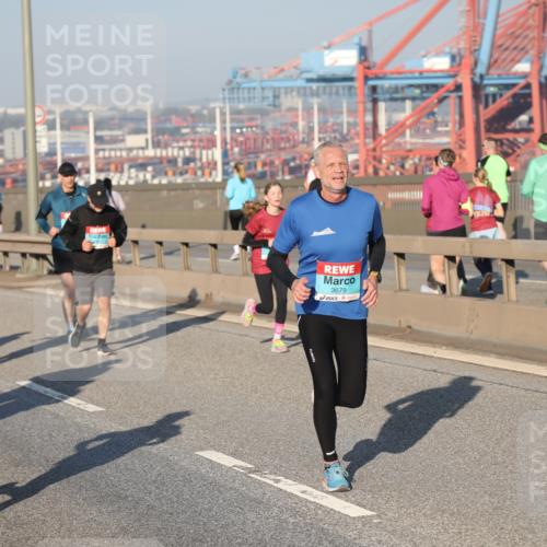 03.10.2025 - Köhlbrandbrückenlauf Yannick Fuchs http://msf.ph/oto/9149922 03.10.2025 08:41:41 Position 2 3196, 3679 meine-sportfotos.de