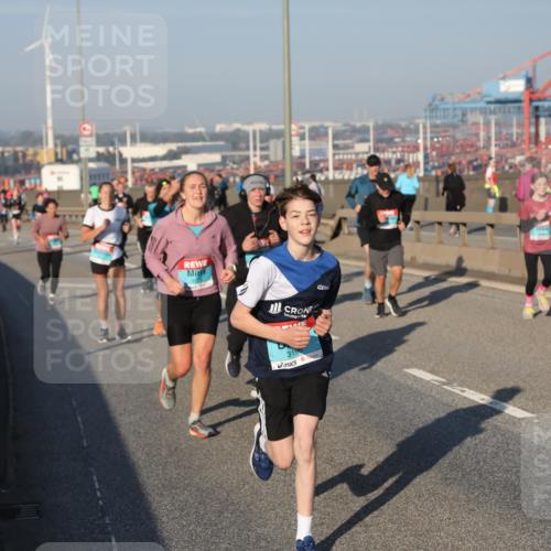 03.10.2025 - Köhlbrandbrückenlauf Yannick Fuchs http://msf.ph/oto/9149941 03.10.2025 08:41:42 Position 2 3196 meine-sportfotos.de