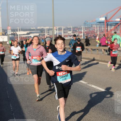 03.10.2025 - Köhlbrandbrückenlauf Yannick Fuchs http://msf.ph/oto/9149946 03.10.2025 08:41:43 Position 2 3196 meine-sportfotos.de