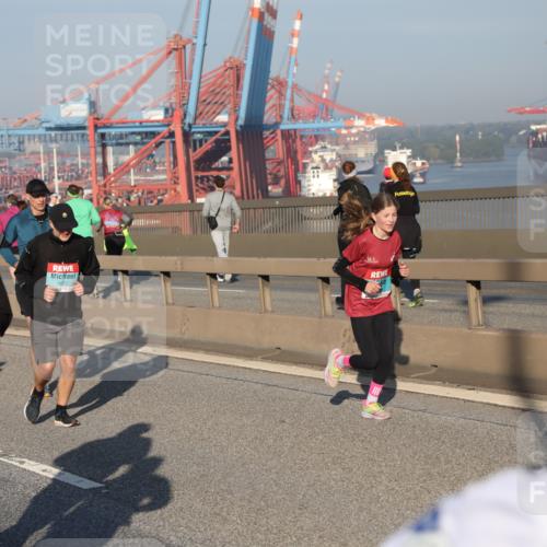 03.10.2025 - Köhlbrandbrückenlauf Yannick Fuchs http://msf.ph/oto/9149961 03.10.2025 08:41:44 Position 2 3579, 1403 meine-sportfotos.de
