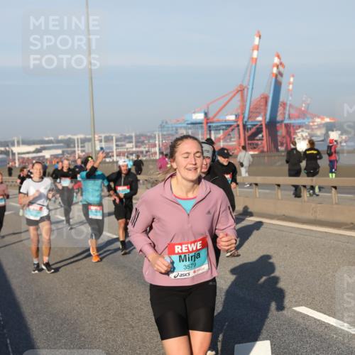 03.10.2025 - Köhlbrandbrückenlauf Yannick Fuchs http://msf.ph/oto/9149969 03.10.2025 08:41:45 Position 2 3579 meine-sportfotos.de