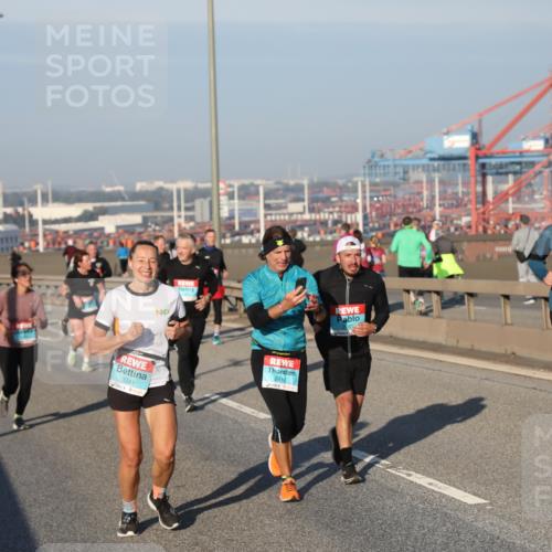 03.10.2025 - Köhlbrandbrückenlauf Yannick Fuchs http://msf.ph/oto/9149975 03.10.2025 08:41:45 Position 2 3341, 2913, 322 meine-sportfotos.de