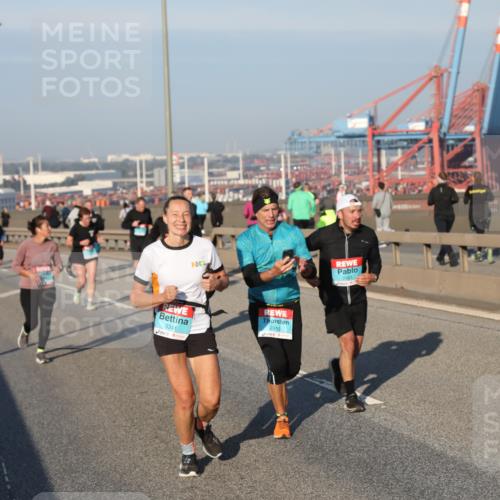 03.10.2025 - Köhlbrandbrückenlauf Yannick Fuchs http://msf.ph/oto/9149988 03.10.2025 08:41:46 Position 2 3341, 2913, 2661, 3228 meine-sportfotos.de