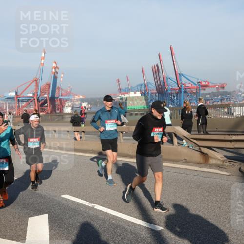 03.10.2025 - Köhlbrandbrückenlauf Yannick Fuchs http://msf.ph/oto/9149995 03.10.2025 08:41:47 Position 2 3341 meine-sportfotos.de