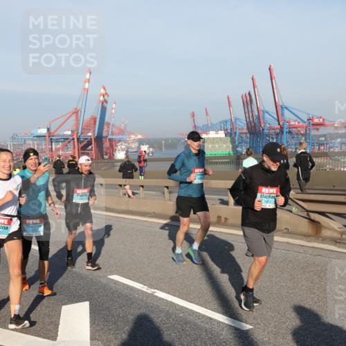 03.10.2025 - Köhlbrandbrückenlauf Yannick Fuchs http://msf.ph/oto/9149998 03.10.2025 08:41:47 Position 2 3341, 2913, 1403 meine-sportfotos.de