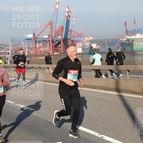 03.10.2025 - Köhlbrandbrückenlauf Yannick Fuchs http://msf.ph/oto/9150022 03.10.2025 08:41:49 Position 2 1189, 1397 meine-sportfotos.de