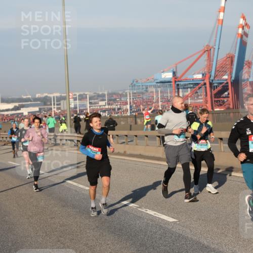 03.10.2025 - Köhlbrandbrückenlauf Yannick Fuchs http://msf.ph/oto/9150082 03.10.2025 08:41:54 Position 2 2761 meine-sportfotos.de