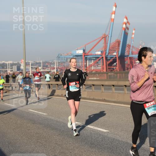03.10.2025 - Köhlbrandbrückenlauf Yannick Fuchs http://msf.ph/oto/9150111 03.10.2025 08:41:58 Position 2 2698, 1424 meine-sportfotos.de