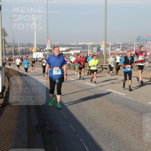 03.10.2025 - Köhlbrandbrückenlauf Yannick Fuchs http://msf.ph/oto/9150130 03.10.2025 08:41:59 Position 2 12 meine-sportfotos.de
