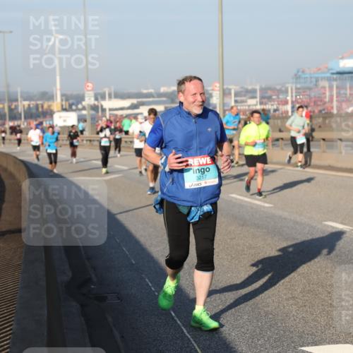 03.10.2025 - Köhlbrandbrückenlauf Yannick Fuchs http://msf.ph/oto/9150152 03.10.2025 08:42:02 Position 2 3217 meine-sportfotos.de
