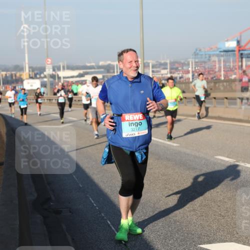 03.10.2025 - Köhlbrandbrückenlauf Yannick Fuchs http://msf.ph/oto/9150155 03.10.2025 08:42:02 Position 2 3217 meine-sportfotos.de