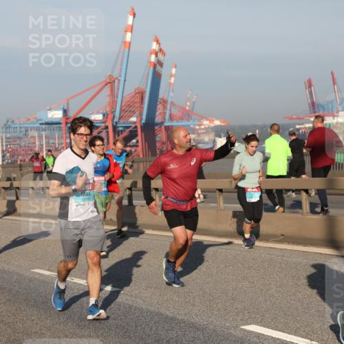 03.10.2025 - Köhlbrandbrückenlauf Yannick Fuchs http://msf.ph/oto/9150219 03.10.2025 08:42:06 Position 2 1516, 3198 meine-sportfotos.de