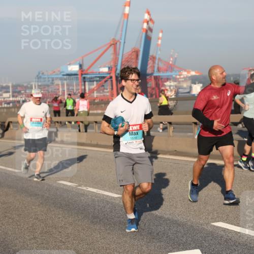 03.10.2025 - Köhlbrandbrückenlauf Yannick Fuchs http://msf.ph/oto/9150225 03.10.2025 08:42:07 Position 2 1516 meine-sportfotos.de