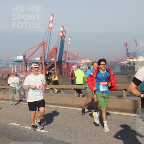 03.10.2025 - Köhlbrandbrückenlauf Yannick Fuchs http://msf.ph/oto/9150240 03.10.2025 08:42:08 Position 2 3481, 3484, 1516 meine-sportfotos.de