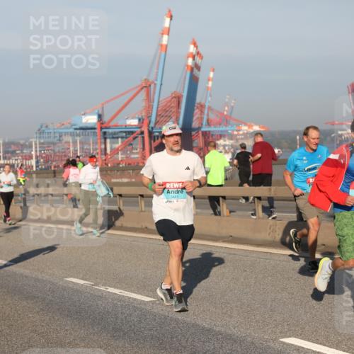 03.10.2025 - Köhlbrandbrückenlauf Yannick Fuchs http://msf.ph/oto/9150245 03.10.2025 08:42:08 Position 2 3481, 3484 meine-sportfotos.de